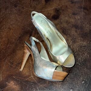 Women’s Jessica Simpson GOLD stiletto platform heals size 8